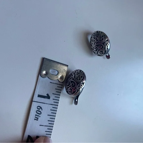 Elegant Silver Swirl Earrings🩶🤍 - Picture 3 of 5